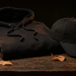 Harley-Davidson Hoodie und Cap im dunklen Studiolicht als Herbst-Outfit